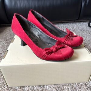 Mudd Red Satin Mid-Heel Pumps with Bow Detail